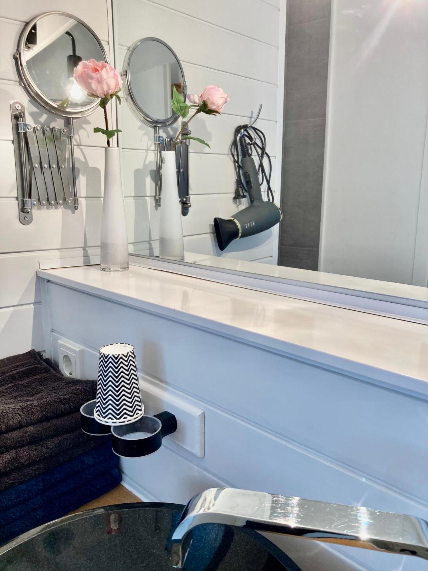 Living At Saarpartments - Adultsonly - Business & Holiday Homes With Kitchen For Long- And Short Term Stay, 3 Min To St Johanner Markt And Points Of Interest Saarbrücken Buitenkant foto